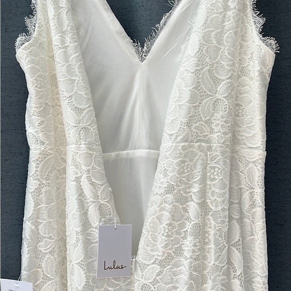 Lulu’s  BRAND NEW  wedding gown - Picture 6 of 7